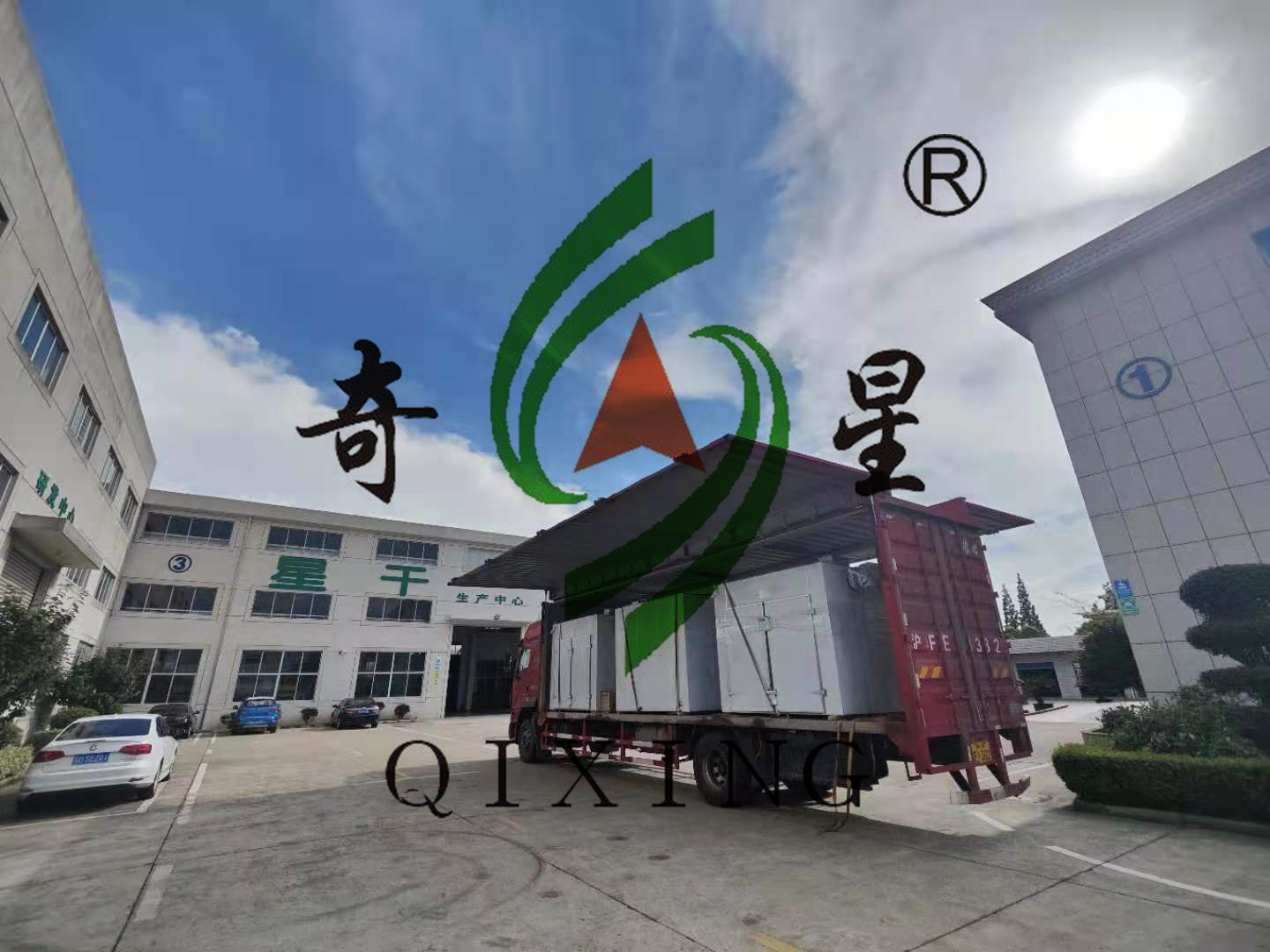 贵州某客户在我司订购的三台热风循环烘箱已完成发货。