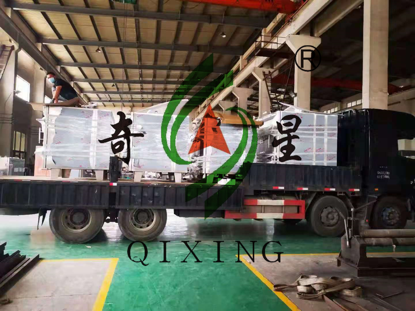 昨日，安徽某客户订购的四台方形真空干燥机已完成发货。