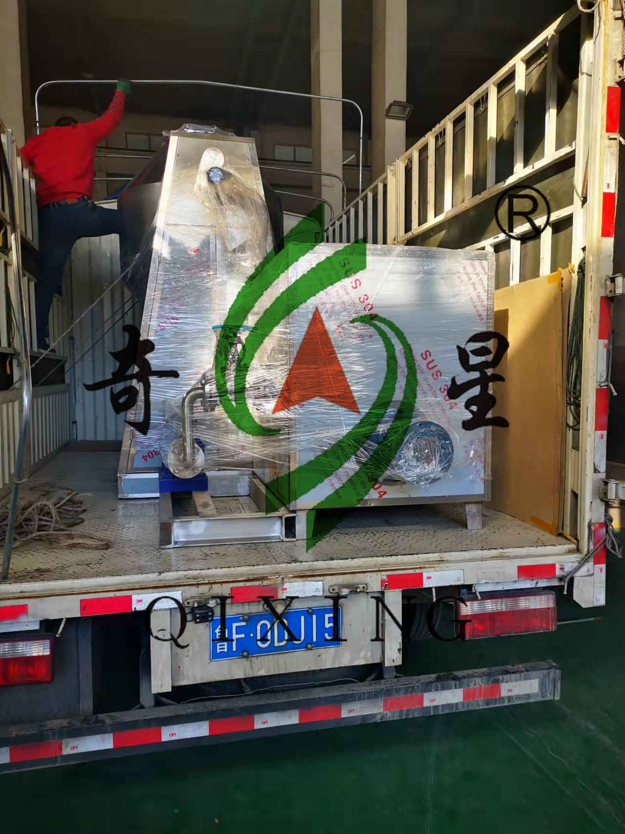 昨日，山东某客户在我公司订购的一台SZG-500型双锥回转真空干燥机已完成发货。